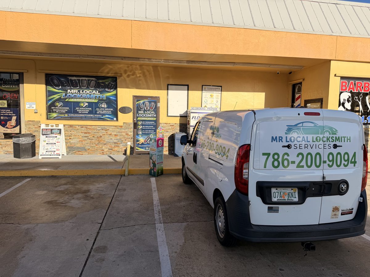 Locksmith Downtown Stuart FL - real Mr. Local Locksmith service photo